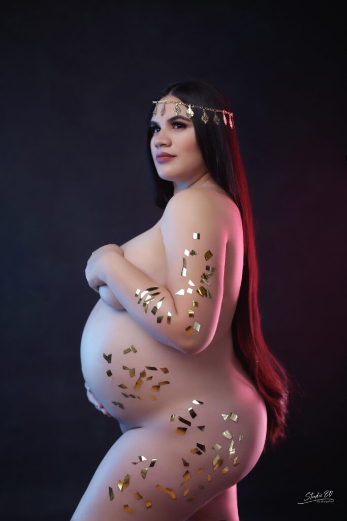 desnudo artistico, euphoria makeup, aesthetic pregnant, fotografia moderna, iluminacion